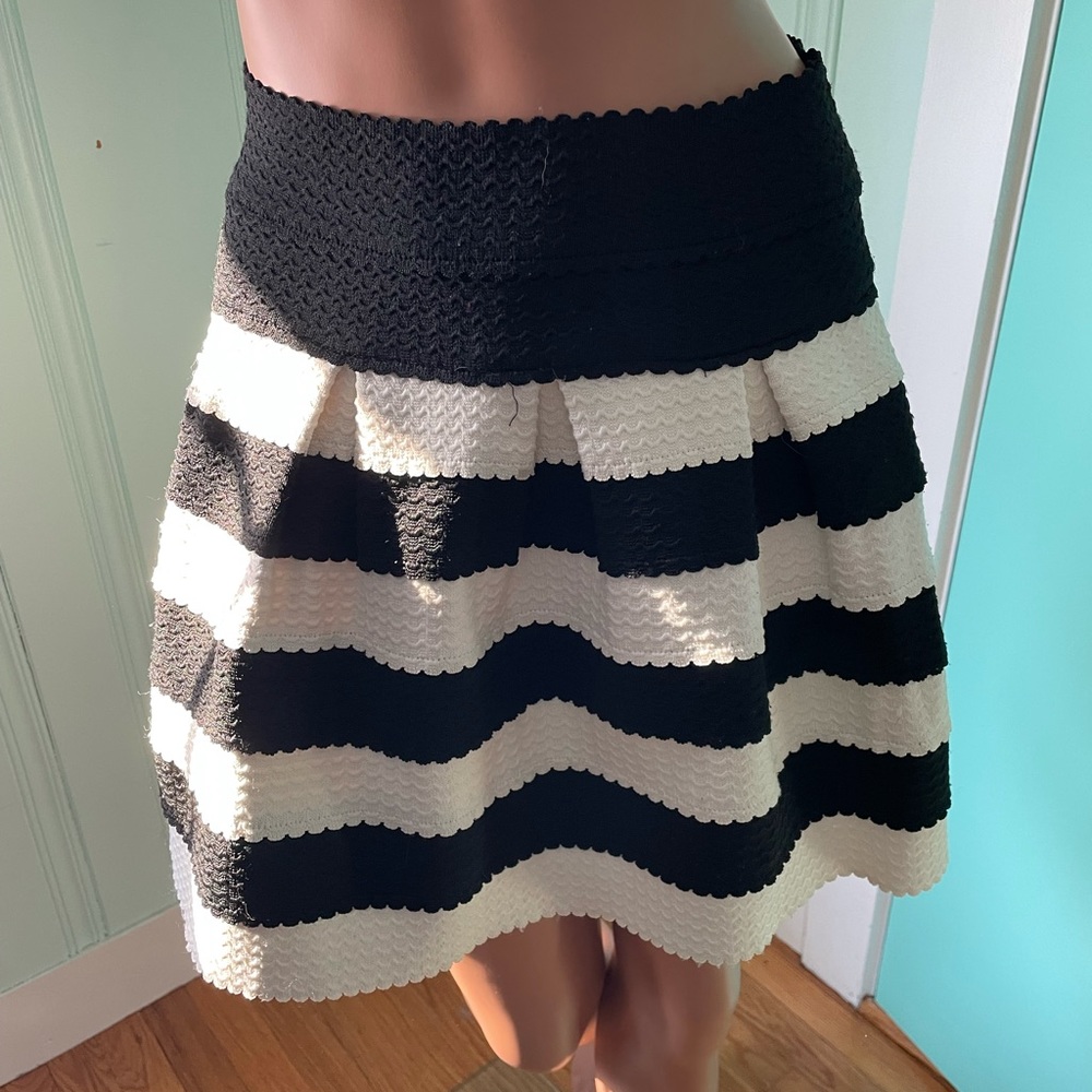 Bloomendales Aqua black white skirt - Picture 8 of 8